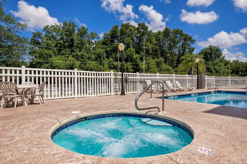 Comfort Suites Ocala - North 16/37