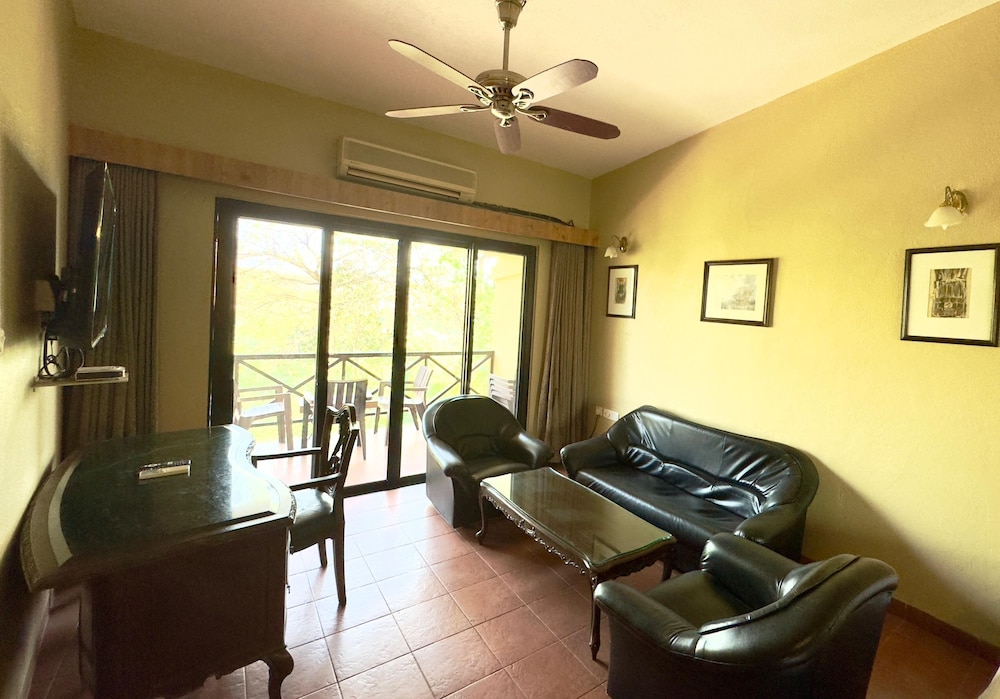 The Upper Deck Resort 23/50