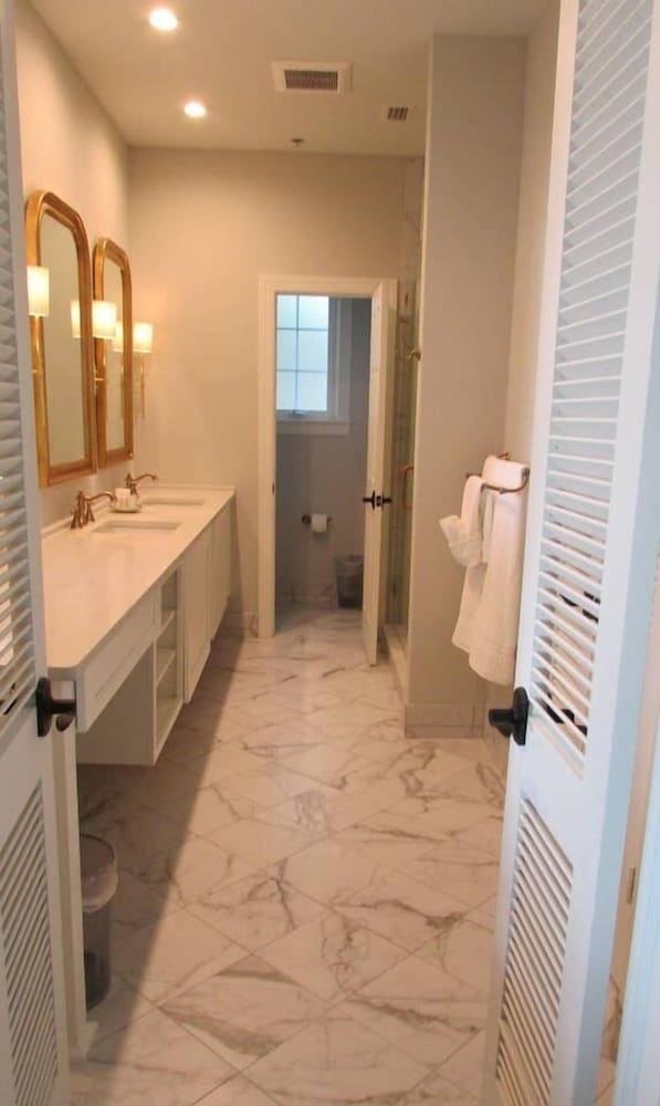 Azaleana Manor 24/48