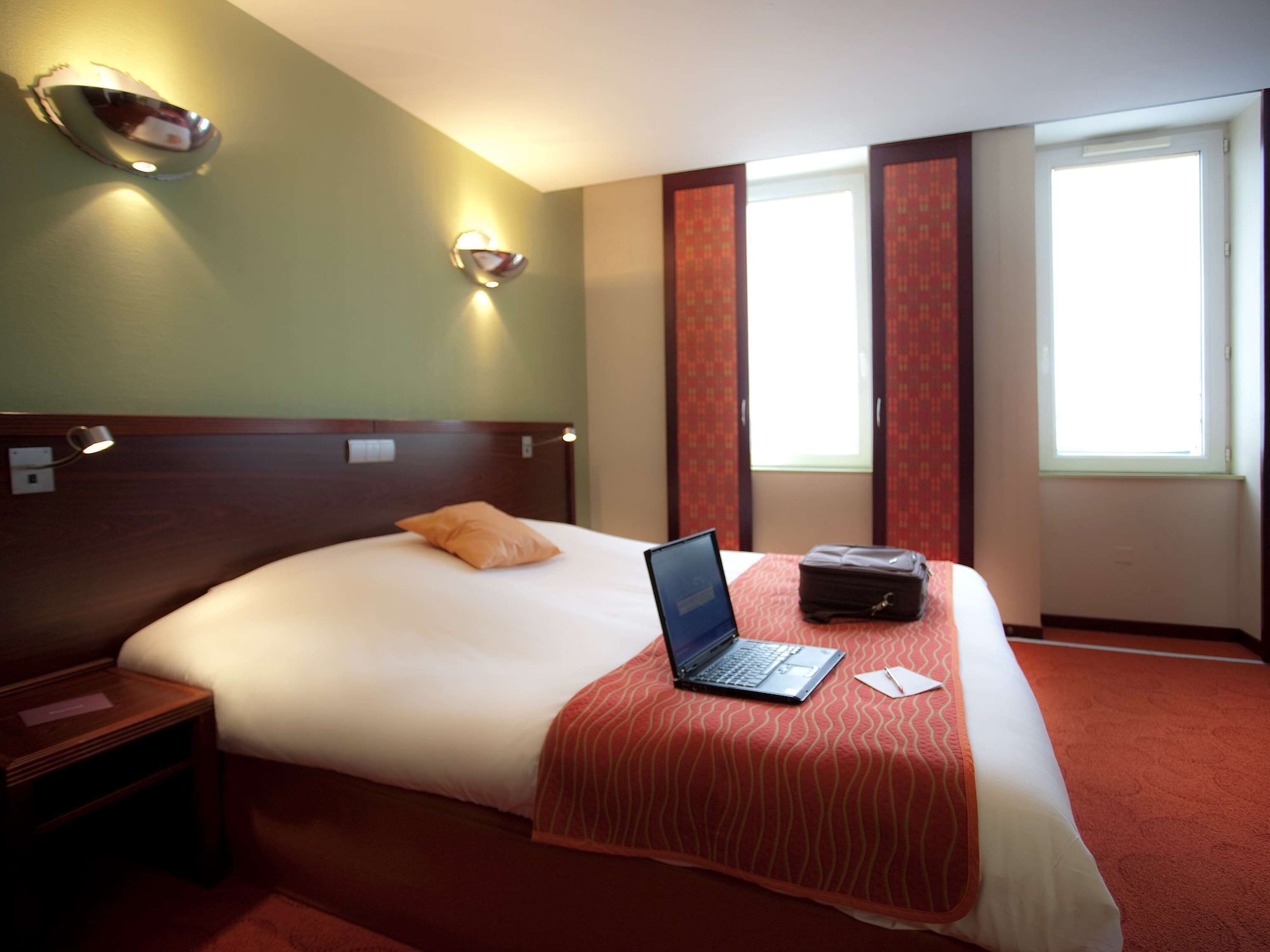 TRIBE ESSENTIAL, DOUBLE BED