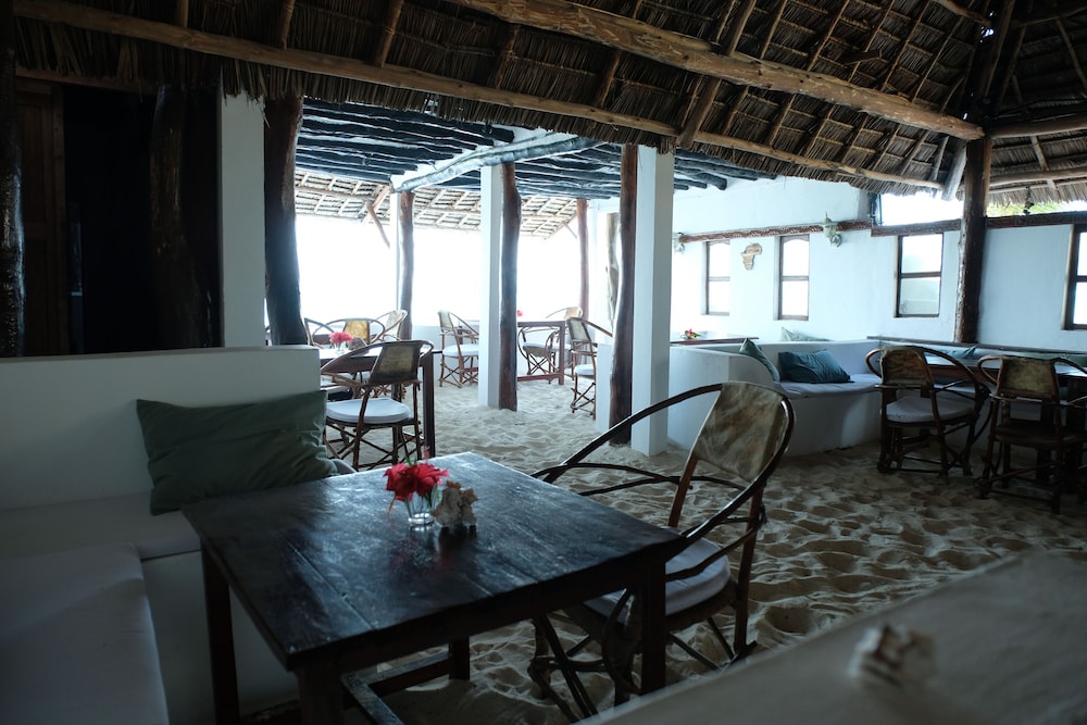 Makuti Beach Bungalows 52/65
