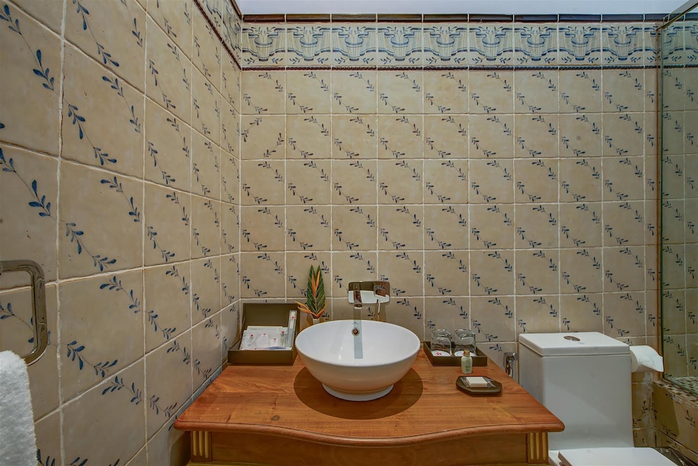 Le Bokor Palace 50/50