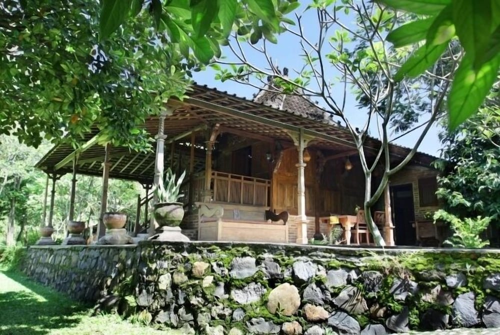 Hills Joglo Villa 3/50