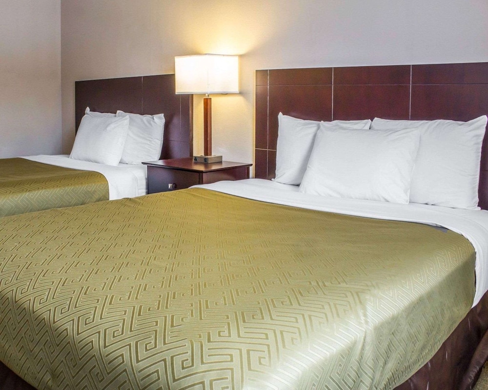 Econo Lodge Ames 8/21