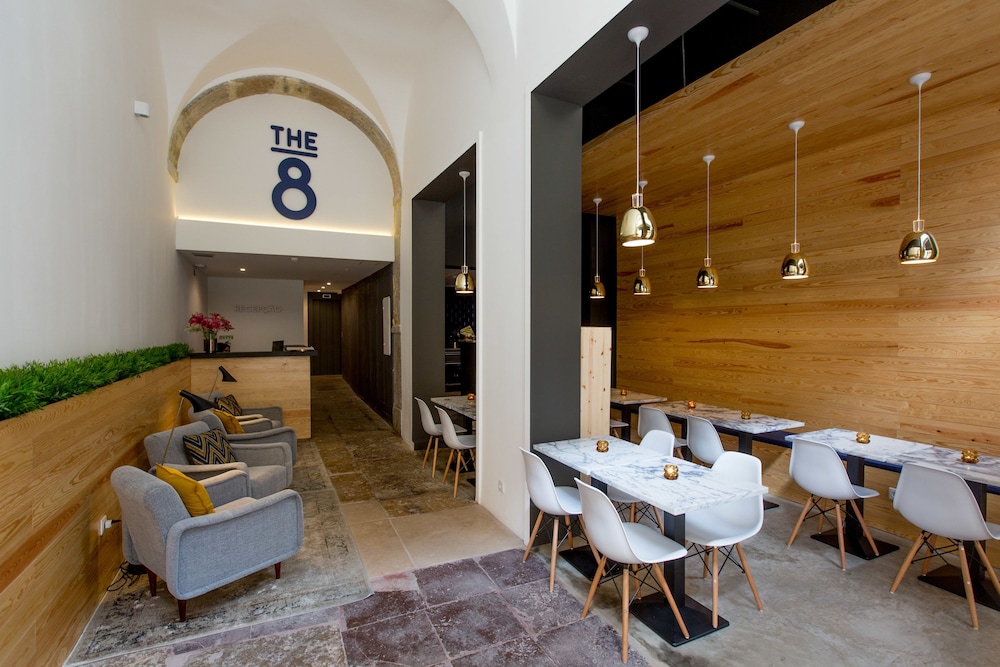 The 8 Downtown Suites 55/67