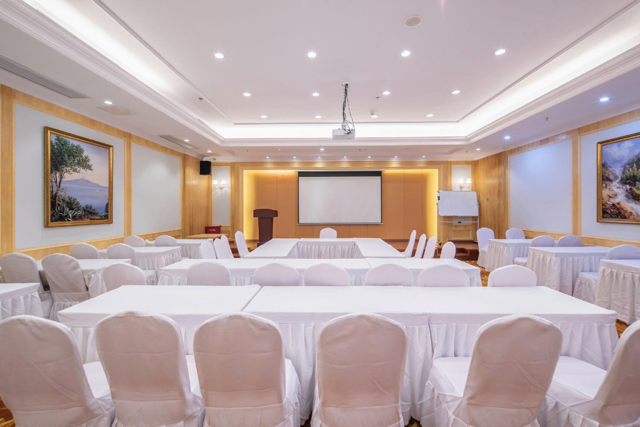 Vienna Hotel (Lingshui Center) 41/47