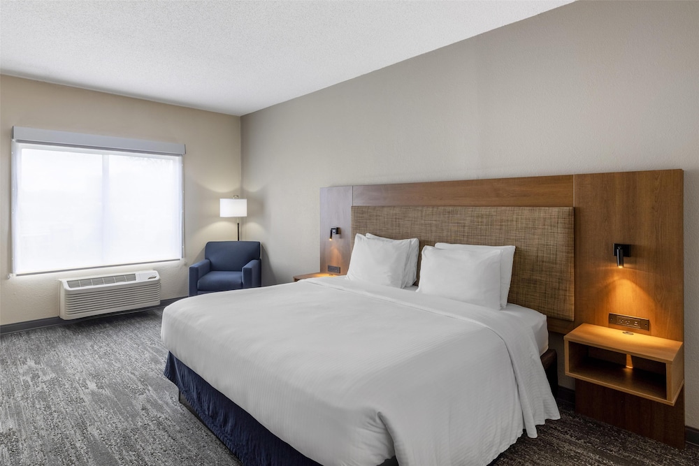 غرفة قياسية بسرير كينج