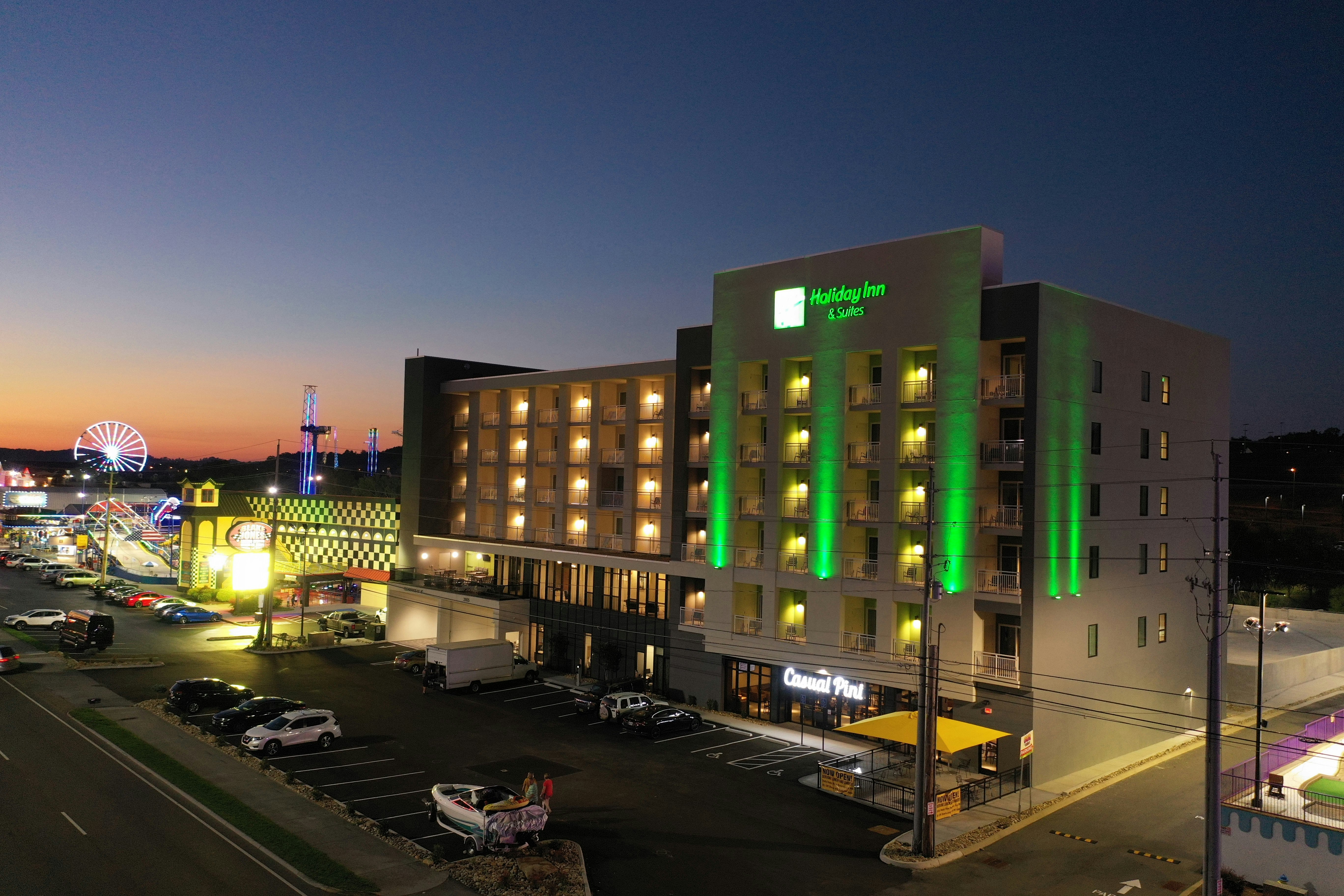 Holiday Inn & Suites Pigeon Forge Convention Center (ex Econo Lodge Hotel) 1/30