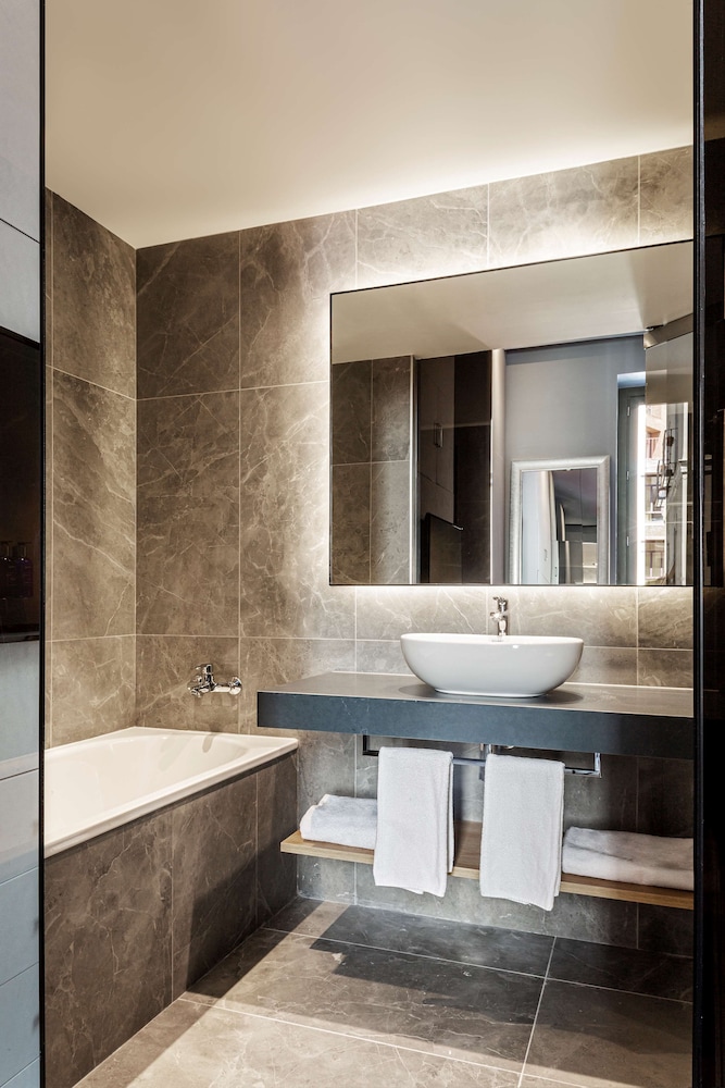 RADISSON BLU MADRID PRADO 9/74