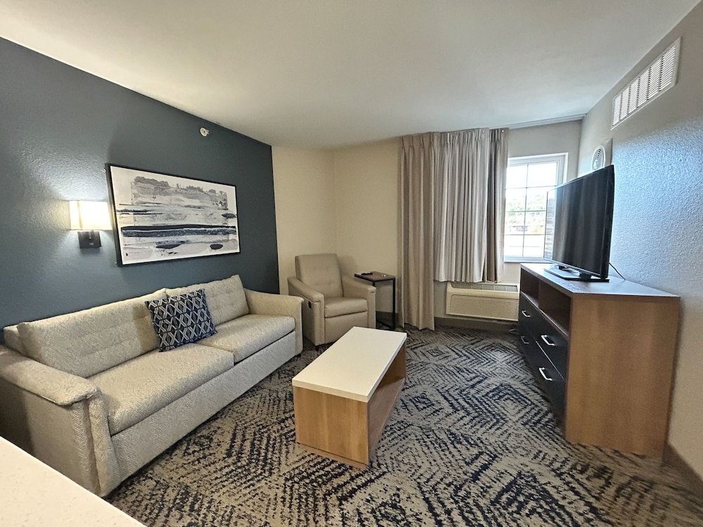 Candlewood Suites Fayetteville – University of Arkansas 35/63