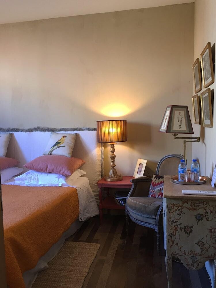 La Maison Rousseau 8/28