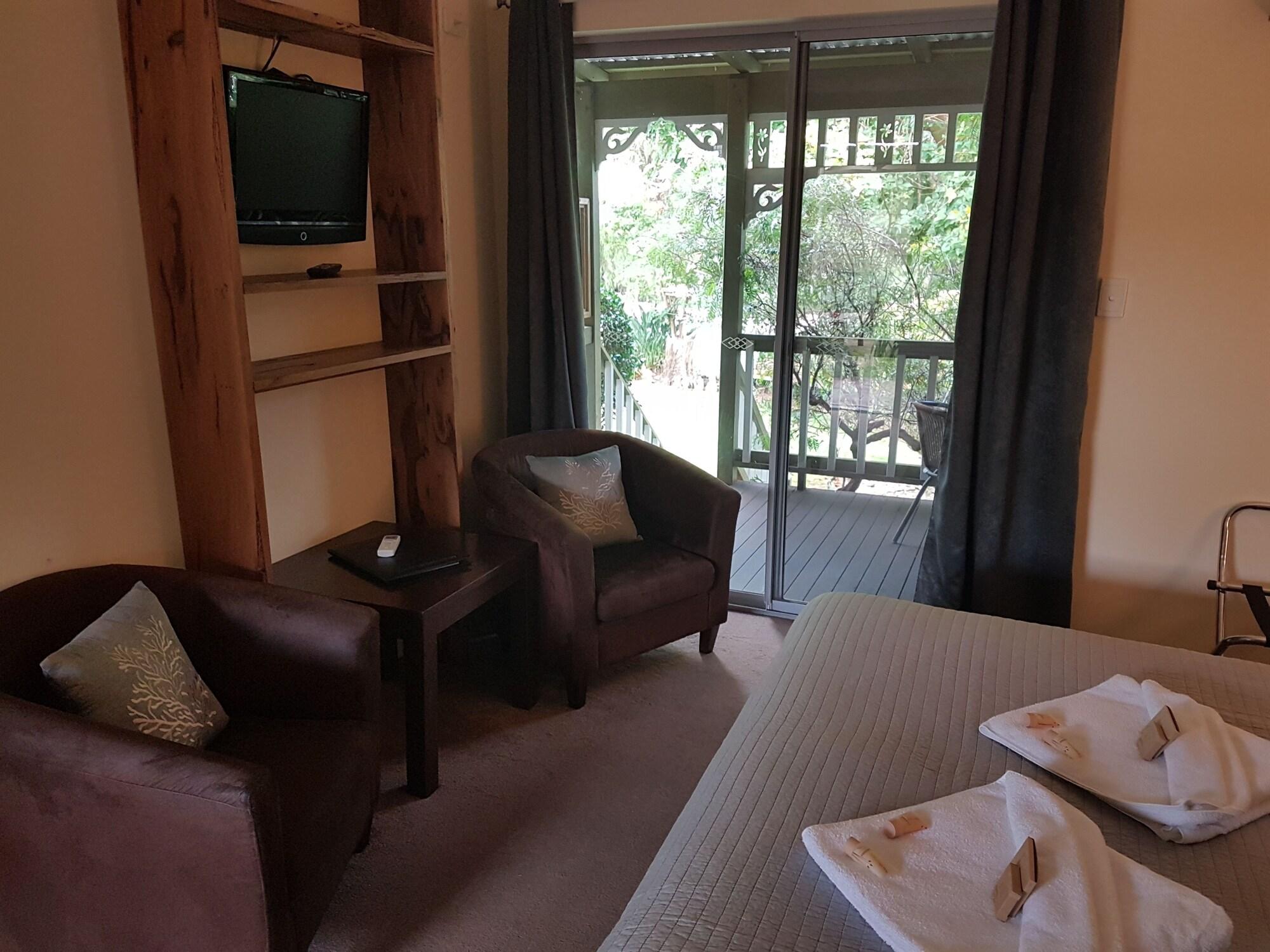 ADAMSONS RIVERSIDE ACCOMMODATION 13/100