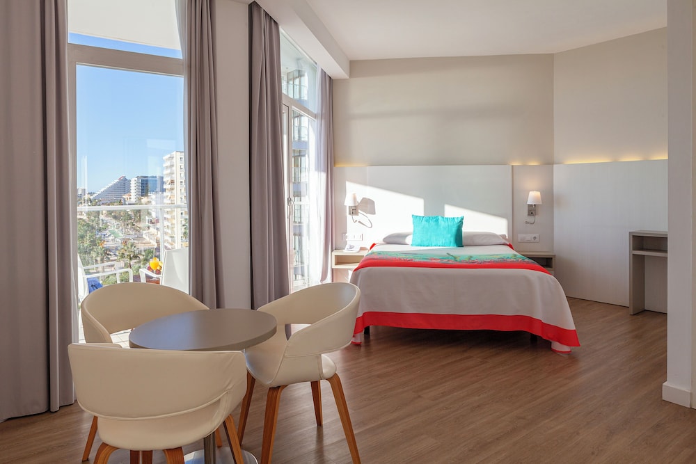 JUNIOR SUITE, QUEEN BED, SEA VIEW, SOFA, TERRACE