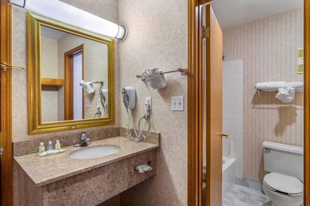 Quality Inn Marietta near Dobbins ARB 13/37