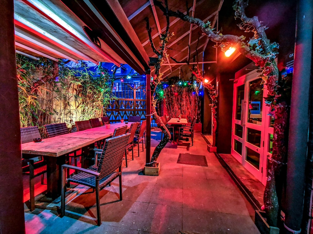 Ox Hotel Bar & Grill 51/67