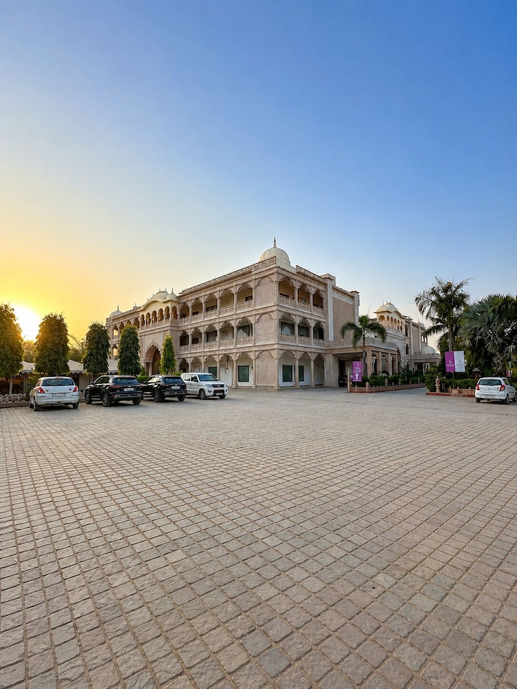 Regenta Resort Vanya Mahal 35/49