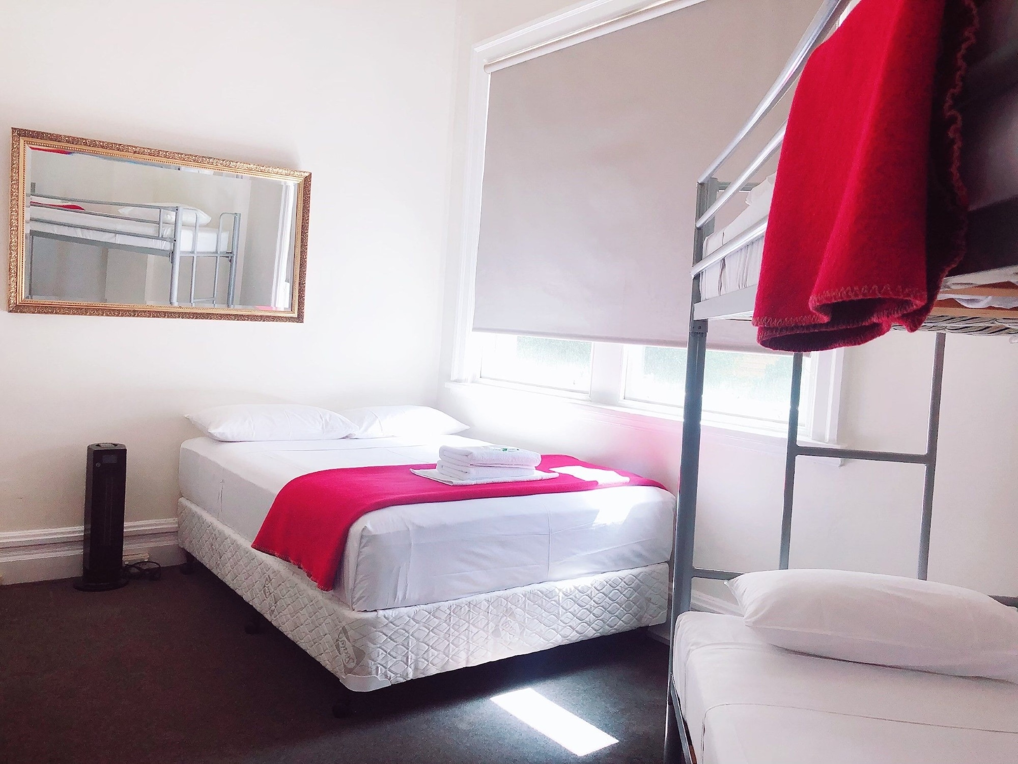 ROOM, QUADRUPLE