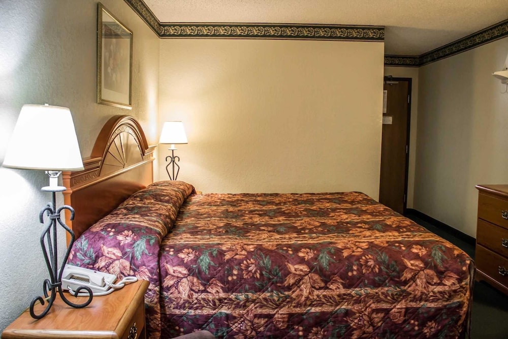 Econo Lodge Akron Copley Northwest 22/34