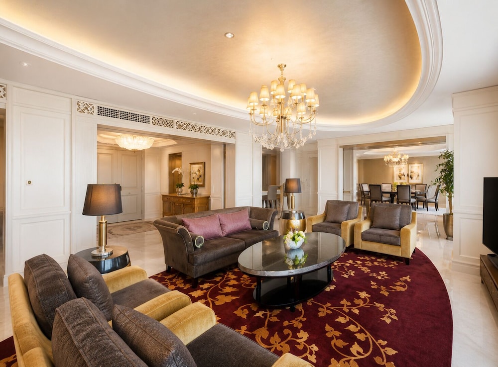 Dusit Thani Abu Dhabi 25/45