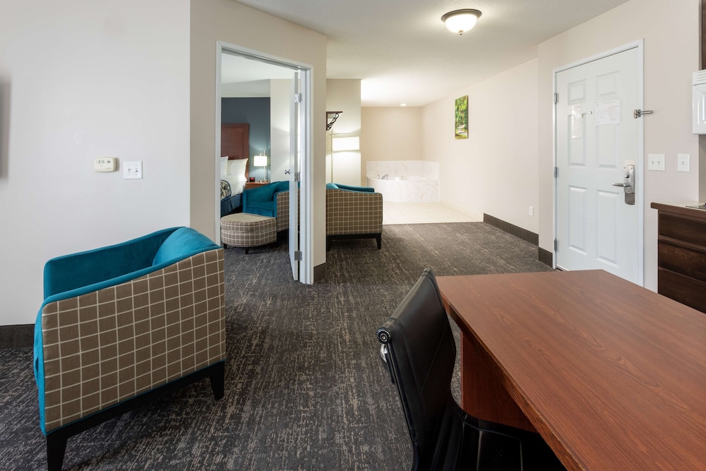 Grandstay Residential Suites Hotel - Sheboygan 44/69