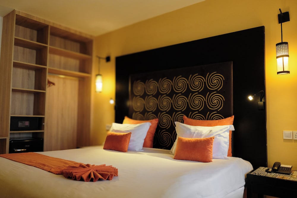 EXECUTIVE, DOUBLE OR TWIN BED, SEA VIEW