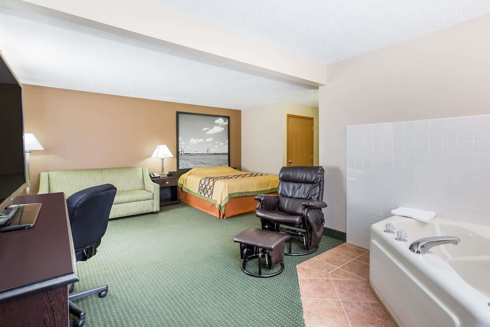 Super 8 by Wyndham Jefferson 8/42
