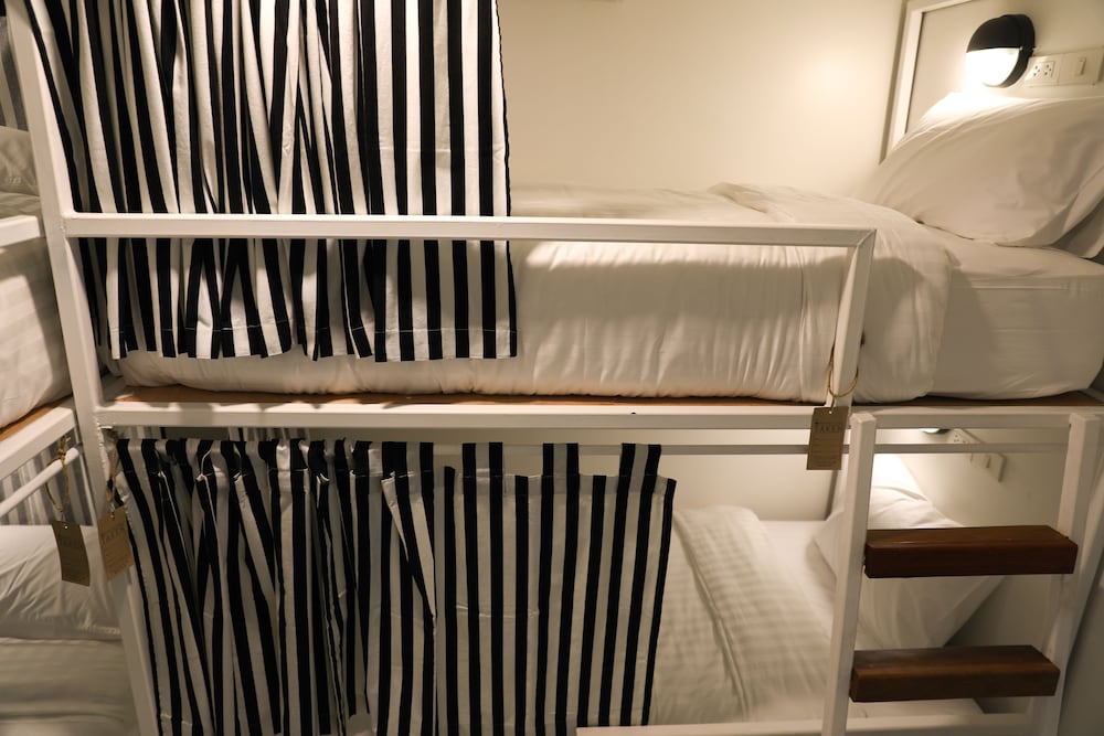 Hostel Lullaby 23/50