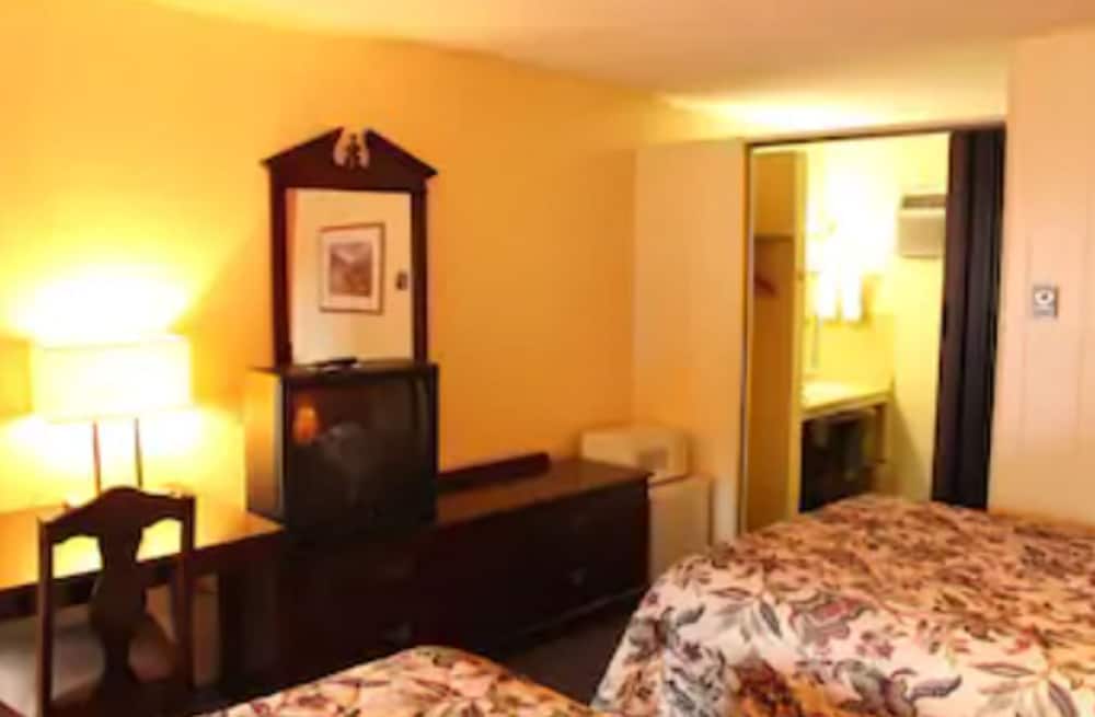 Colonial Inn Franklin 14/35