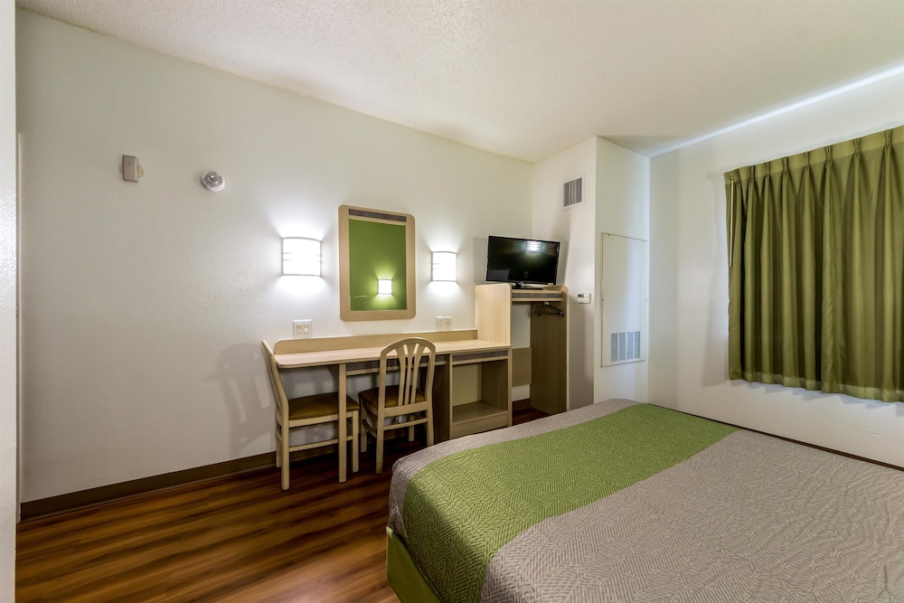 Motel6 San Antonio, TX - South 42/58