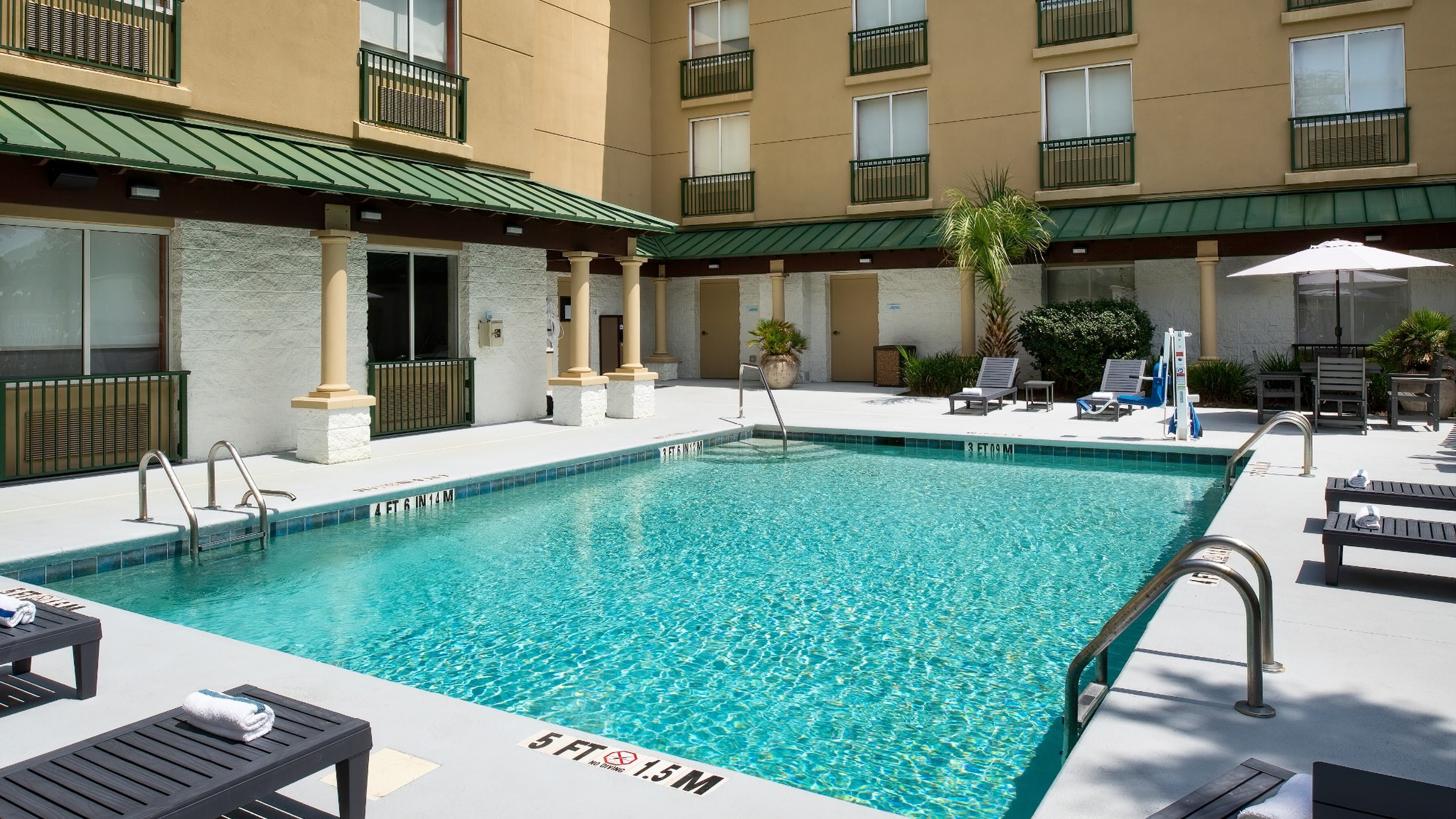 Holiday Inn Express Bluffton At Hilton Head Area 75/80