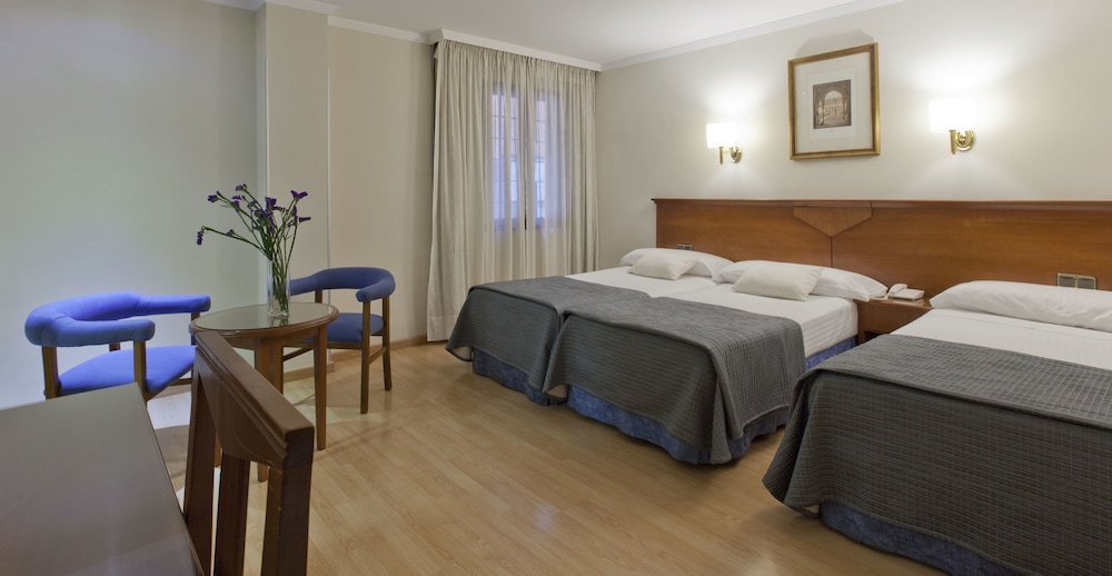 Alixares Hotel 32/82