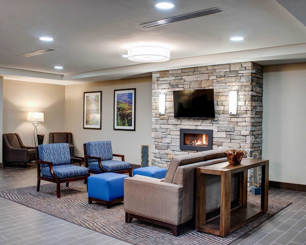 Comfort Inn & Suites Caldwell 25/54