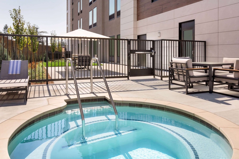 La Quinta Inn & Suites by Wyndham Santa Rosa Sonoma 28/46