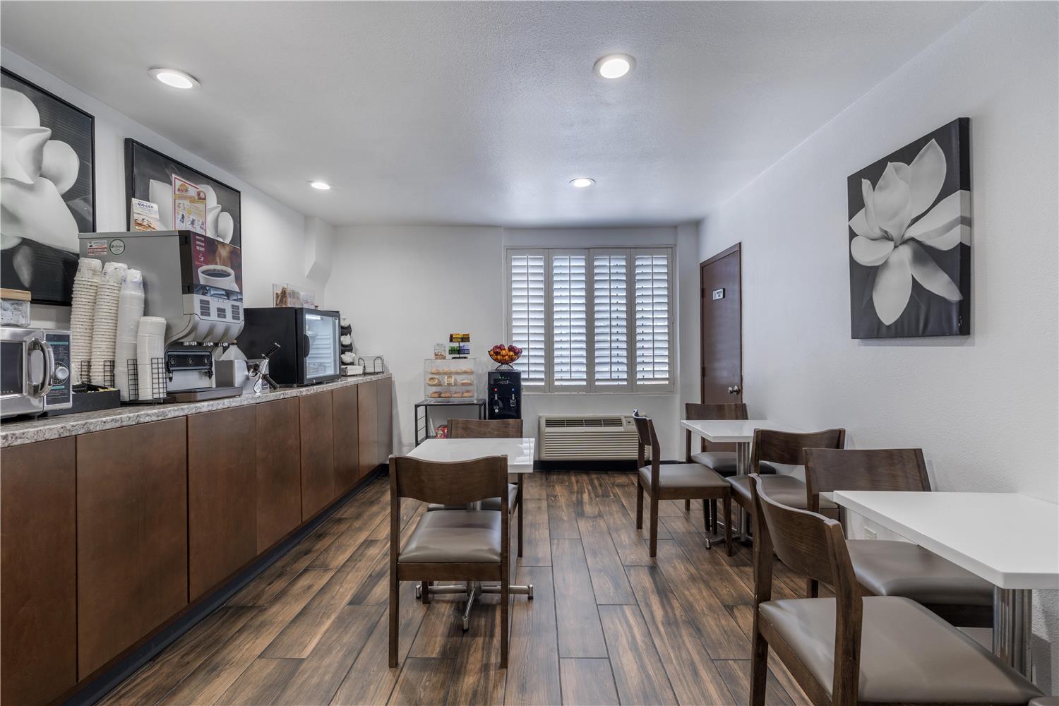 Surestay Hotel By Best Western Beverly Hills West 20/25