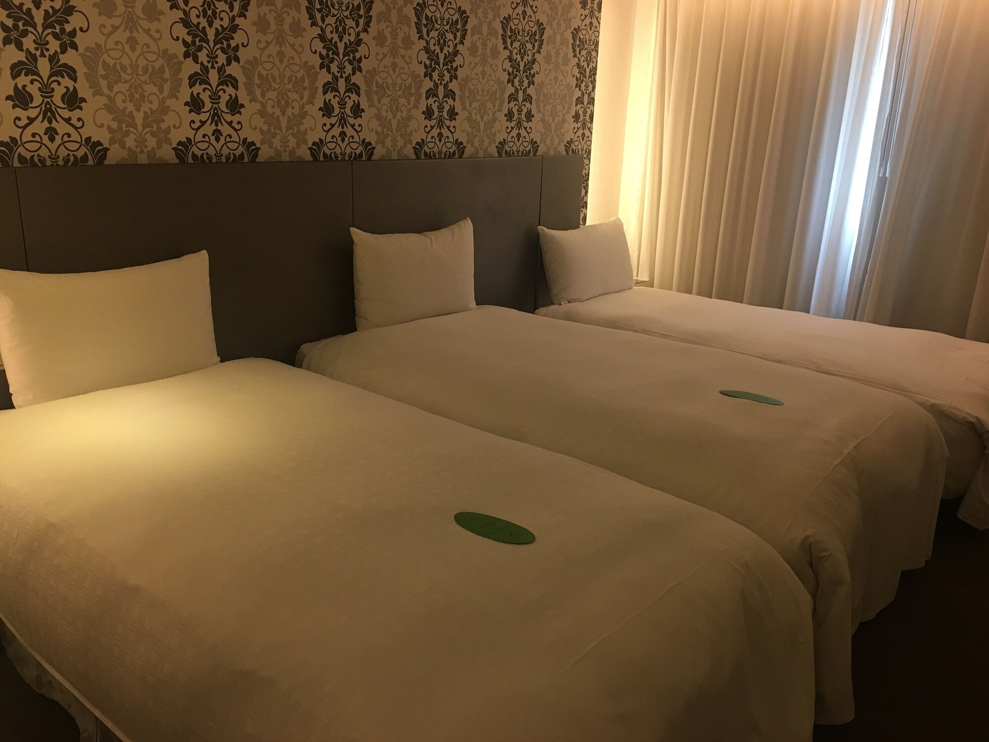 ROOM, TRIPLE