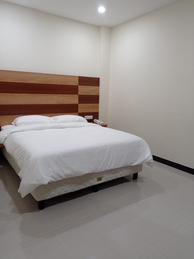 Superior, Queen Bed, Smoking