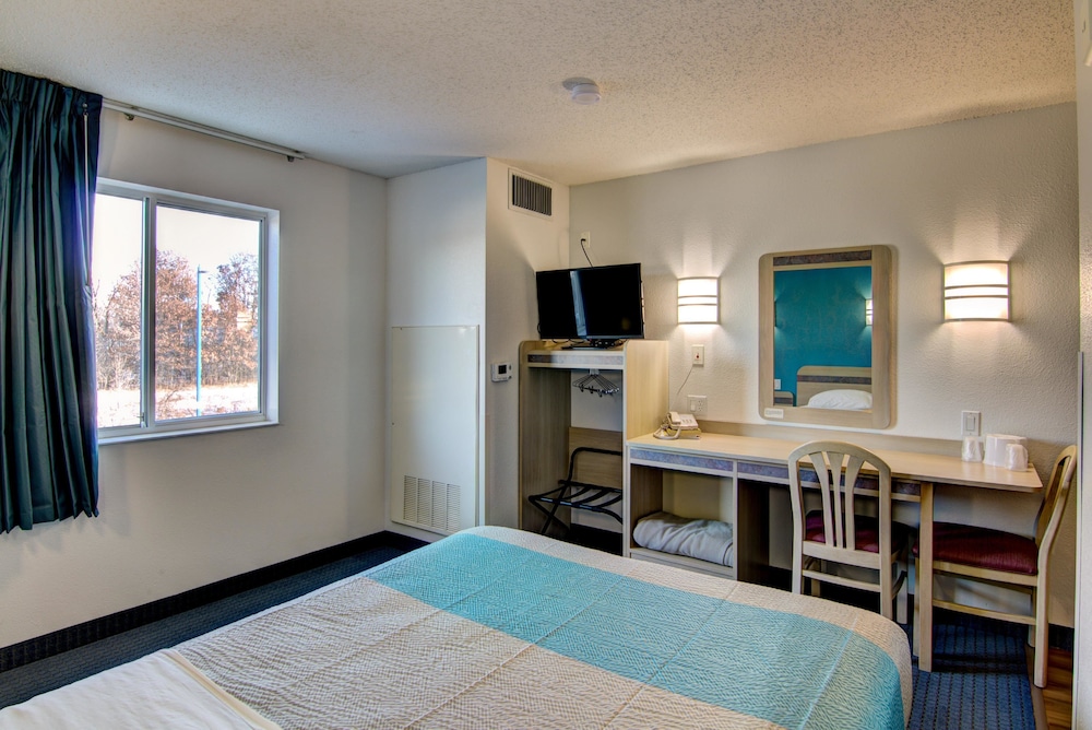 Econo Lodge Menomonie WI 5/15