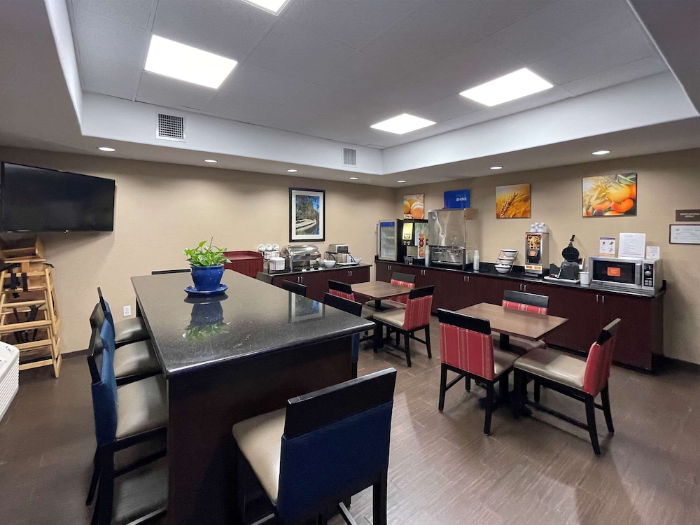 Comfort Inn Orange I-10 28/44