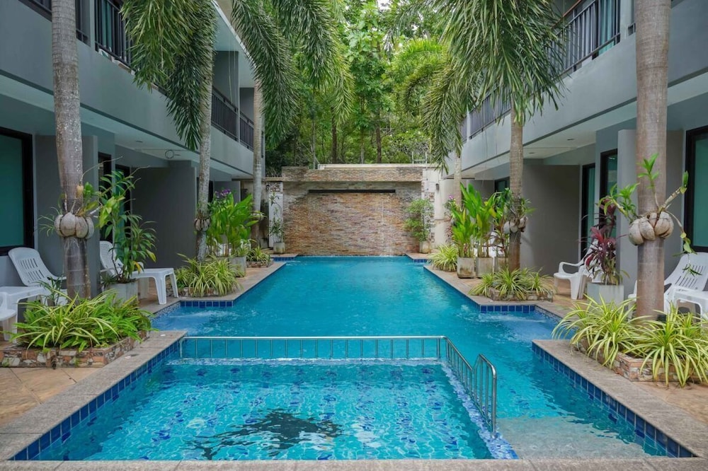 XAYA Pool Access Resort 37/39
