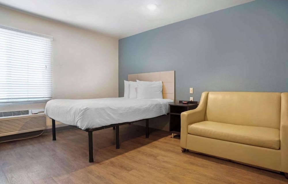 Studio 6 Extended Stay Fort Myers FL 23/49