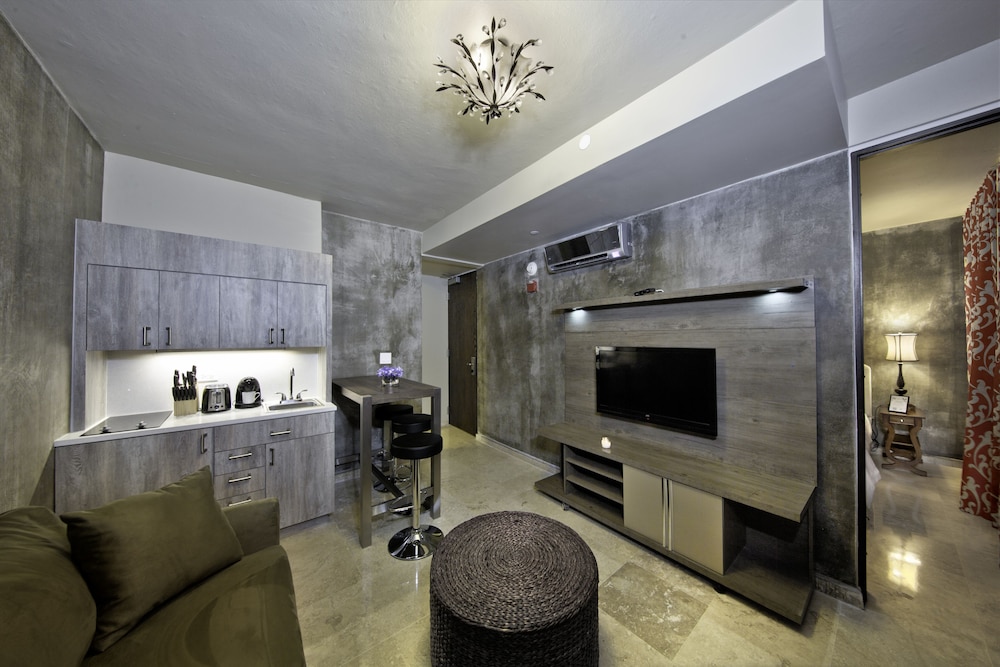 CIQALA Luxury Suites 48/75