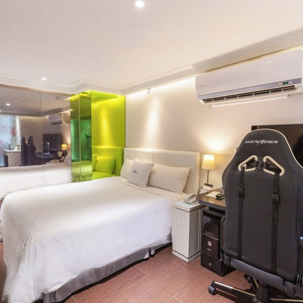 I Hotel 15/30