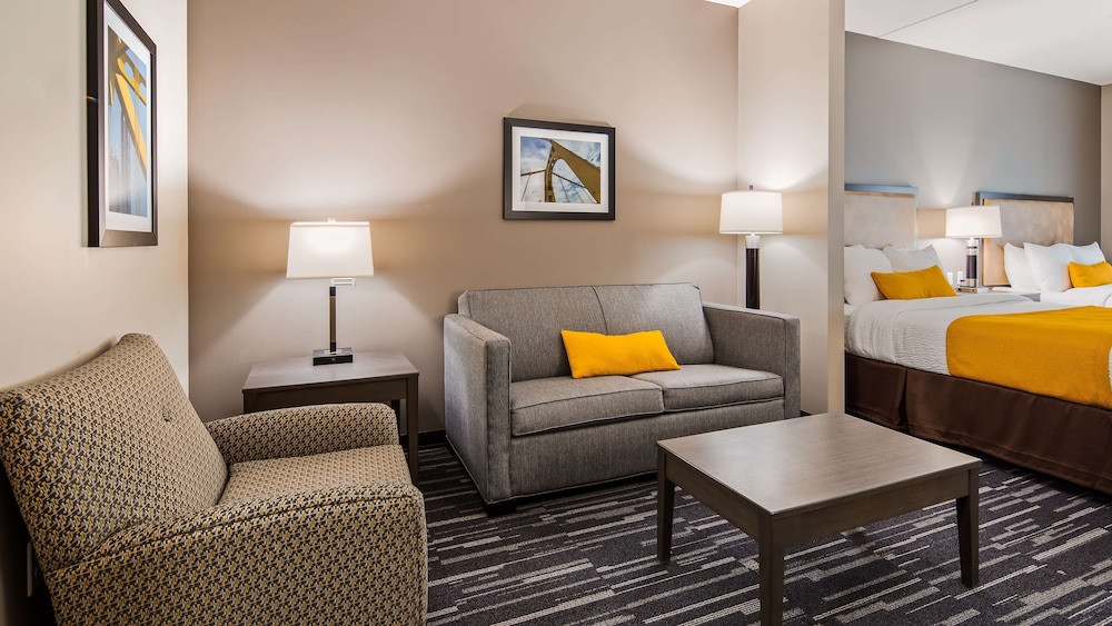 Best Western Plus Cranberry-Pittsburgh North 34/52