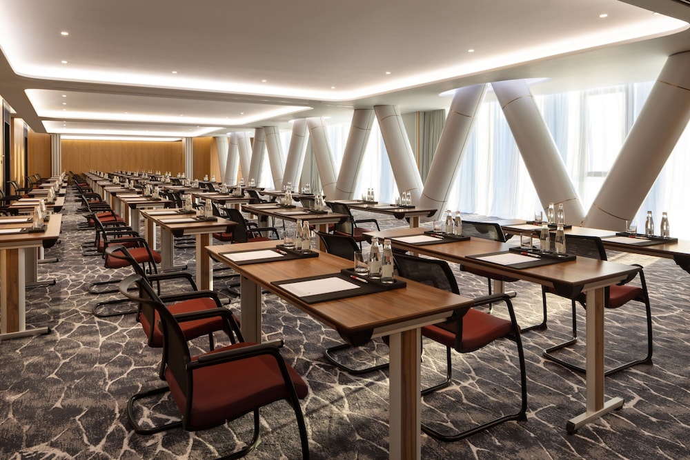Tirana Marriott 33/50