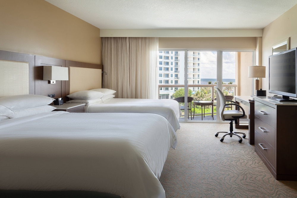 غرفة ديلوكس بسرير كينج مع أريكة لذوي الإعاقة، Fort Lauderdale Marriott Pompano Beach Resort and Spa 3/9