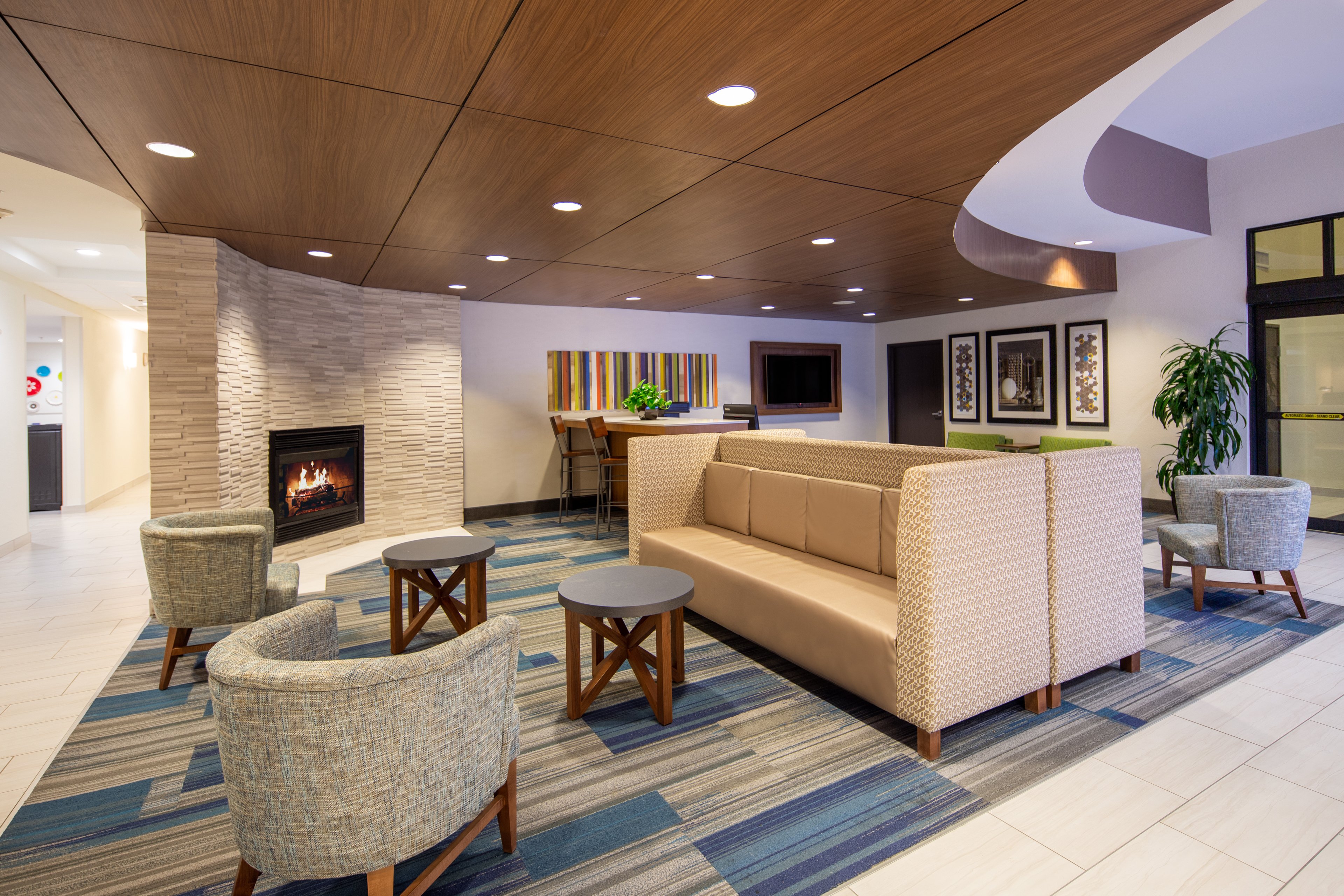 Holiday Inn Express Hotel & Suites Surprise 11/57