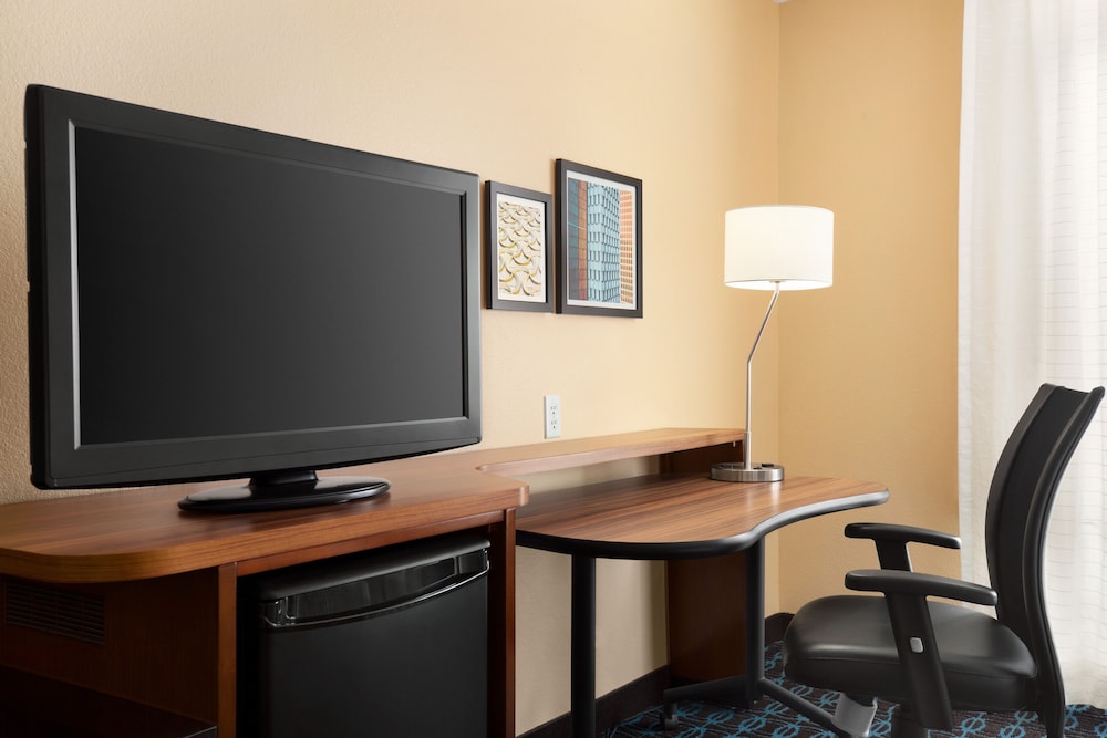 Fairfield Inn Suites Houston the Woodlands 25/26