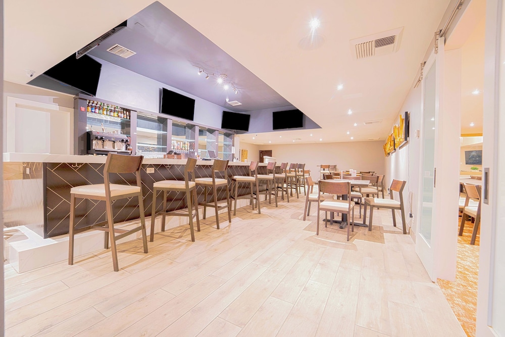 Royal Plaza Inn Indio 49/61