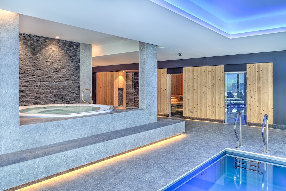 R hotel experiences 27/58