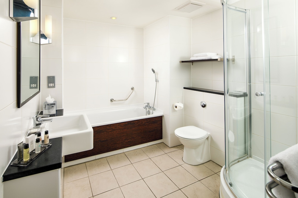 غرفة سوبيريور بسرير كينج، Nottingham Belfry Hotel & Spa 2/2
